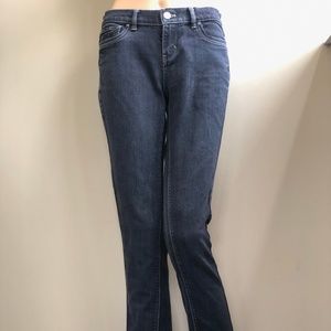 WHITE HOUSE/BLACK MARKET